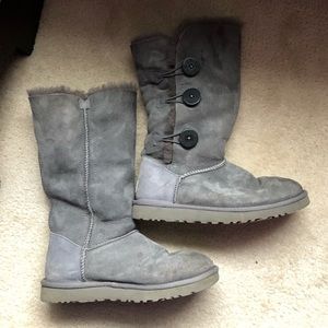 Ugg Bailey Button Triple- size 8